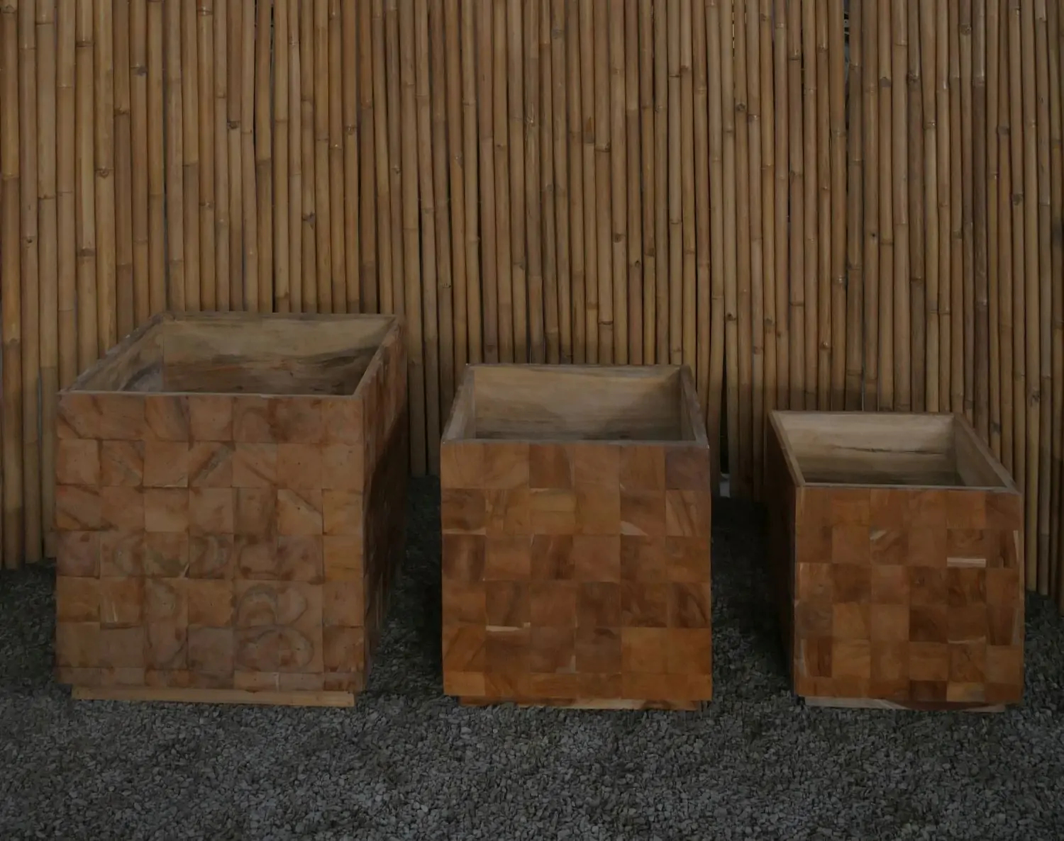  Product image 3 of the product “Wooden planter, cubic form made from teak root. Set of 3, in the size 70, 60 and 50 cm ”